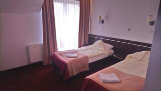 Отель Hotel Milord Пултуск Двухместный номер с 1 кроватью или 2 отдельными кроватями-2